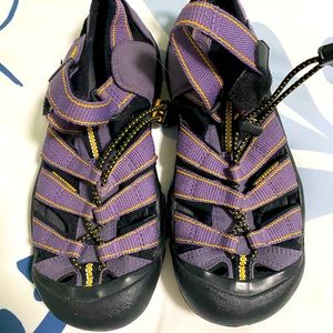 Youth Keen sandals Girls Size 3